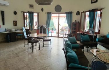 LA SOMONE : Villa au charme afro accompagnée de sa dépendance et de son studio à vendre