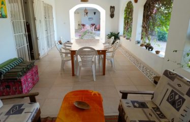 NDAYANE : Originale propriété composée de 2 villas jumelées face à l’océan à vendre