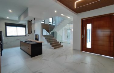 SOMONE : Grande et belle villa à vendre