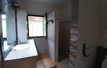 NGAPAROU : Magnifique villa en 2ème ligne de la mer à vendre