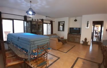 NGAPAROU : Magnifique villa en 2ème ligne de la mer à vendre