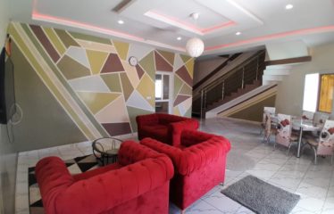 SALY : Belle villa R+1 située à Saly à vendre proche commerces et écoles,