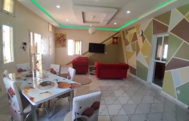 SALY : Belle villa R+1 située à Saly à vendre proche commerces et écoles,