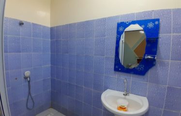 SALY : Belle villa R+1 située à Saly à vendre proche commerces et écoles,