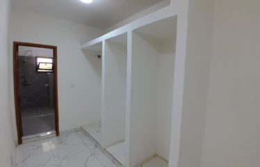 SALY : Villa R+1 construite en 2022 proche de l’Institut Diambars à vendre