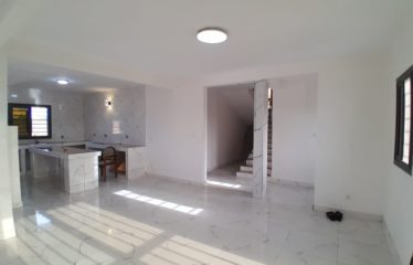 SALY : Villa R+1 construite en 2022 proche de l’Institut Diambars à vendre