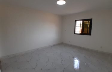 SALY : Villa R+1 construite en 2022 proche de l’Institut Diambars à vendre