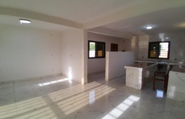 SALY : Villa R+1 construite en 2022 proche de l’Institut Diambars à vendre