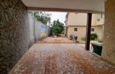 NGAPAROU : Villa R+1 située proche de Saly Center à vendre