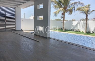 NGAPAROU : Une belle et grande villa à louer