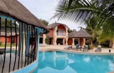 NDIOROKH : Villa typique aux dimensions exceptionnelles à vendre