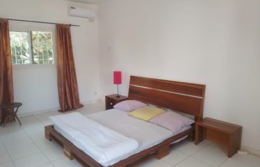 NGUERIGNE : Vaste propriété en forme de U avec grand patio à vendre