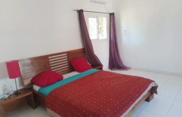 NGUERIGNE : Vaste propriété en forme de U avec grand patio à vendre