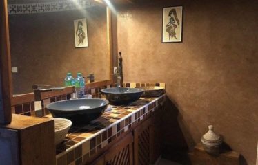 NGAPAROU : Magnifique villa à vendre en bord d’océan