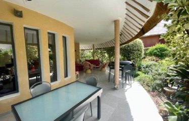 SALY : Magnifique villa à 100m de la plus belle plage de Saly à vendre