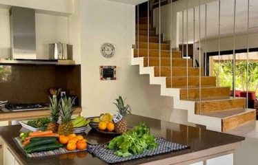 SALY : Magnifique villa à 100m de la plus belle plage de Saly à vendre