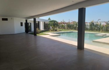 NGUERIGNE : Très grande villa contemporaine plain pieds à vendre