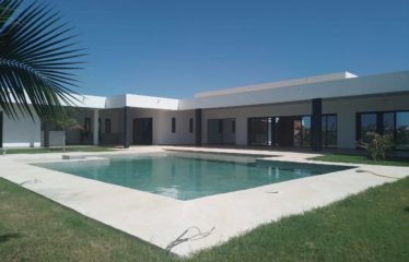 NGUERIGNE : Très grande villa contemporaine plain pieds à vendre