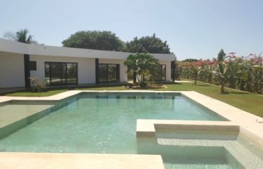 NGUERIGNE : Très grande villa contemporaine plain pieds à vendre