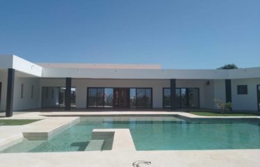 NGUERIGNE : Très grande villa contemporaine plain pieds à vendre