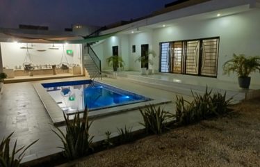 NGAPAROU : Villa contemporaine 5 chambres avec piscine à vendre