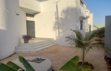 NGUERIGNE : Villa 3 chambres avec piscine à vendre