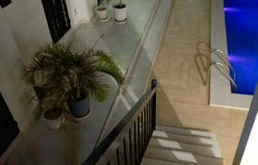 NGAPAROU : Villa contemporaine 5 chambres avec piscine à vendre