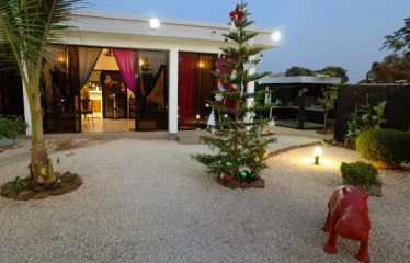 SOMONE : Villa contemporaine plain-pied 3 chambres avec piscine à vendre