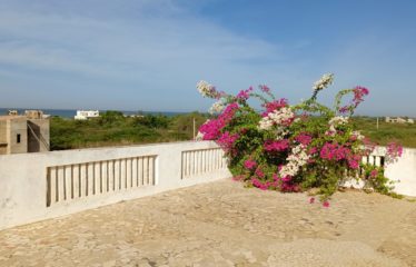NDAYANE : Originale propriété composée de 2 villas jumelées face à l’océan à vendre