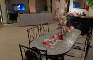 SOMONE : Villa contemporaine plain-pied 3 chambres avec piscine à vendre