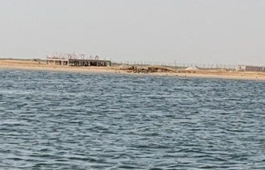 SAINT-LOUIS : Terrain pieds dans l’eau à vendre