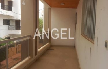 DAKAR ALMADIES : Belle villa de 335 m² de type R+2 à louer