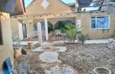 SALY : Terrain de 1000 m² avec villa à démolir