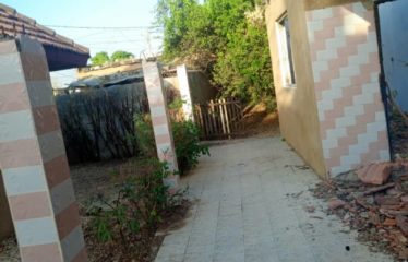 SALY : Terrain de 1000 m² avec villa à démolir