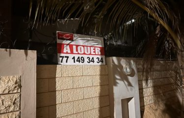 DAKAR ALMADIES : Belle villa de 335 m² de type R+2 à louer