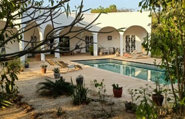 NGUEKHOKH : Villa 4 chambres avec piscine sur terrain de 3 100 m2 à vendre