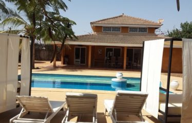 SALY : Villa 3 chambres et son studio indépendant en résidence avec piscine à vendre