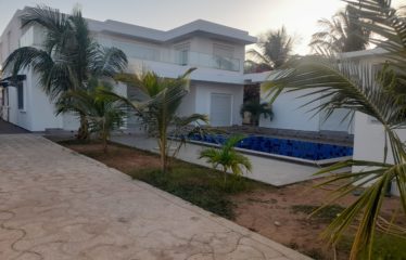 NGUERIGNE : Villa contemporaine R+1 avec piscine à vendre