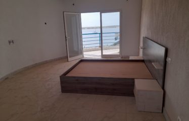 NDANGANE : Hôtel composé de 4 cases (à aménager) pieds dans l’eau à vendre