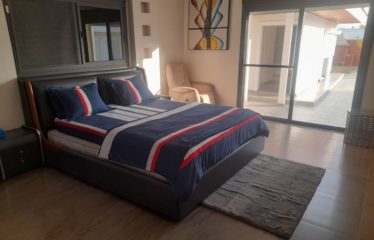 NGUERIGNE : Villa contemporaine plain pied avec piscine à vendre