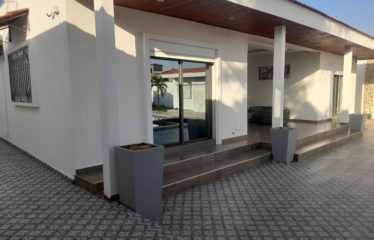 NGUERIGNE : Villa contemporaine plain pied avec piscine à vendre