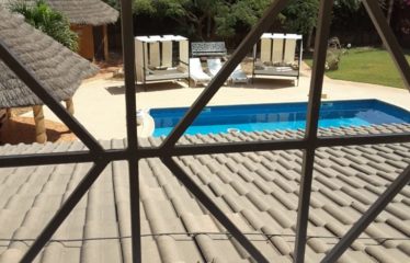 SALY : Villa 3 chambres et son studio indépendant en résidence avec piscine à vendre