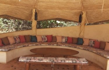 SALY : Villa 3 chambres et son studio indépendant en résidence avec piscine à vendre