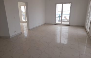 NDANGANE : Hôtel composé de 4 cases (à aménager) pieds dans l’eau à vendre