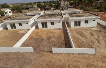 NDANGANE : Ensemble de 6 villas (2 chambres) à aménager proche lagune à vendre