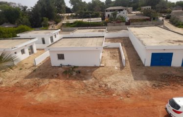 NDANGANE : Ensemble de 5 villas et une salle polyvalente à aménager proche lagune à vendre