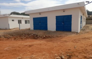 NDANGANE : Ensemble de 5 villas et une salle polyvalente à aménager proche lagune à vendre