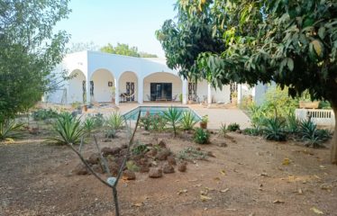 NGUEKHOKH : Villa 4 chambres avec piscine sur terrain de 3 100 m2 à vendre