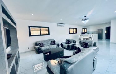 NGUERIGNE : Villa 3 chambres dont 1 studio avec piscine à louer (saisonnier)