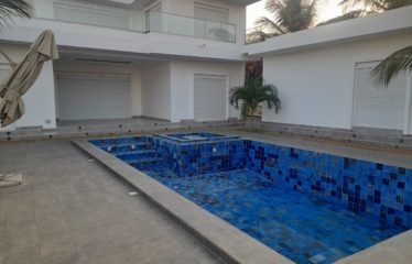 NGUERIGNE : Villa contemporaine R+1 avec piscine à vendre